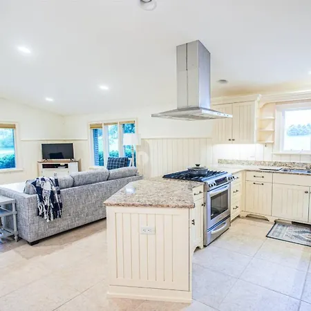 Smucker Country Cottage-Hot Tub
